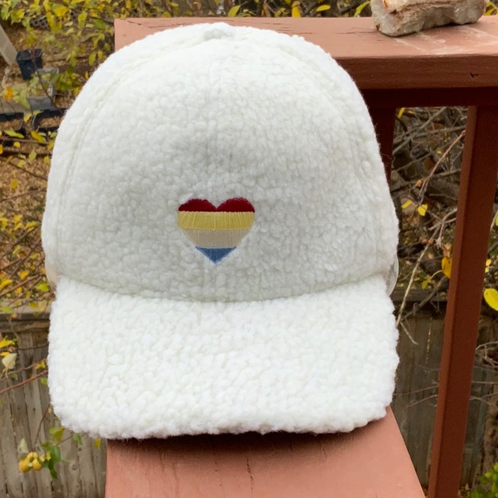 PJ SALVAGE FAUX FUR BASEBALL CAP WITH RAINBOW, ONESIZE